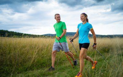 Walking – mit oder ohne Stöcke